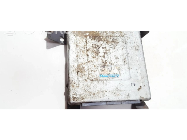 Блок управления двигателя Z57318881   Mazda 323