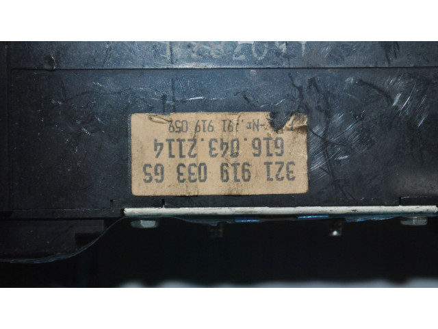 Přístrojová deska Volkswagen PASSAT B2 1984 321919033GS