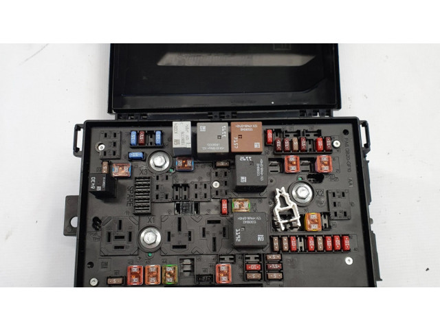Крышка блока предохранителей 22803988, 22785254 Chevrolet Volt I