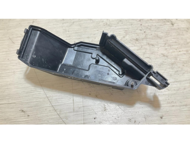 Другая деталь отсека двигателя