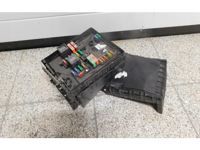   Pojistková skříňka    Volkswagen Tiguan 2011