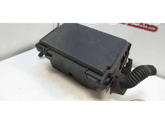 Блок предохранителей 13292736 Opel Meriva B