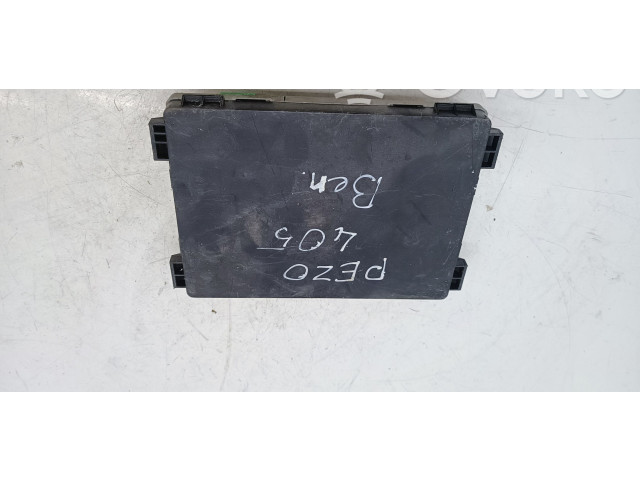 Блок предохранителей 2042103 Peugeot 406