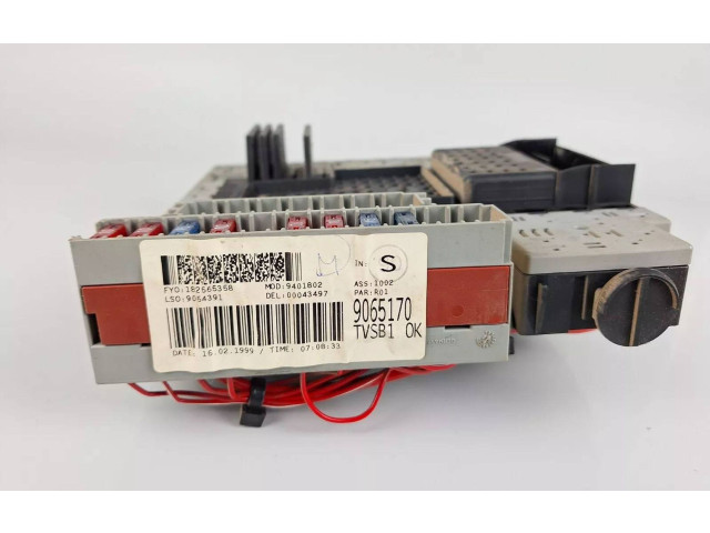 Блок предохранителей  9494673, 99W035   Volvo S80    