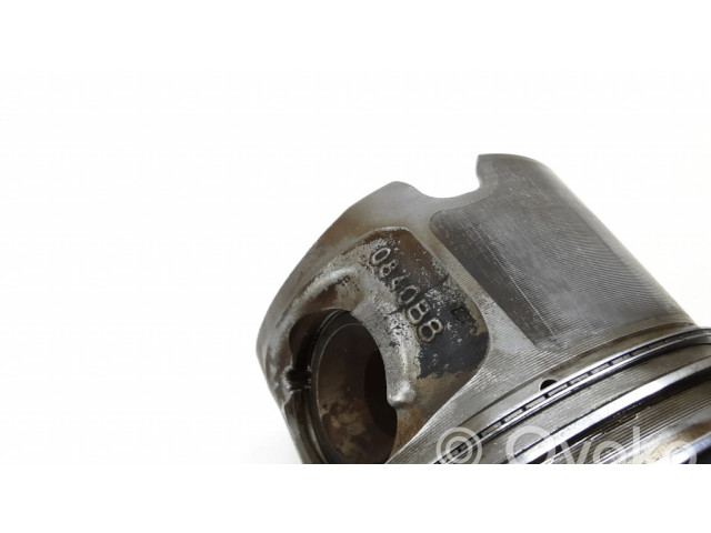 Píst 0840BB BMW 3 E90 E91 pro naftový motor 2.0