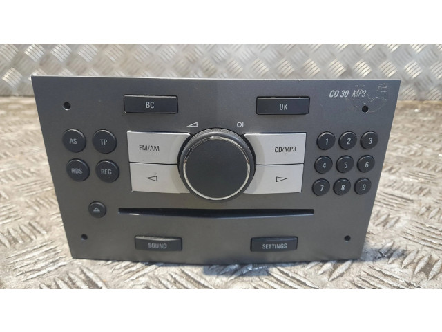 Радио/ проигрыватель CD/DVD / навигация