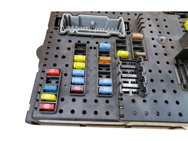 Блок предохранителей 30728512, 06W203 Volvo XC90