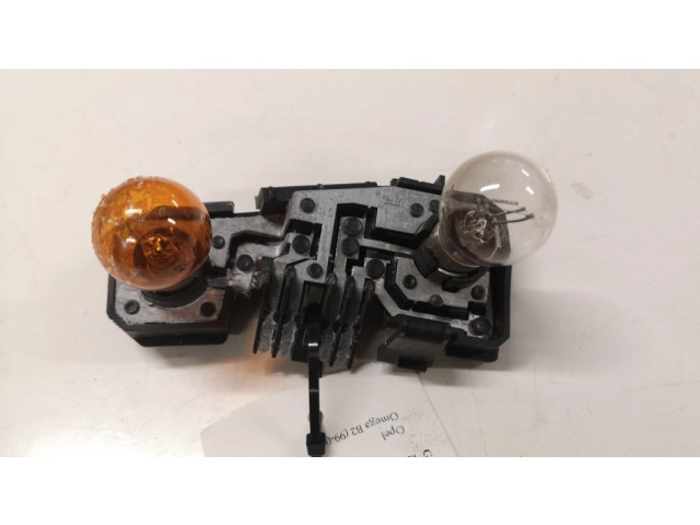 Держатель крышки лампы заднего фонаря