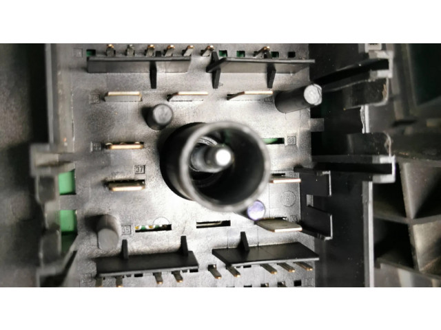 Блок предохранителей 13255300, 529050199 Chevrolet Orlando