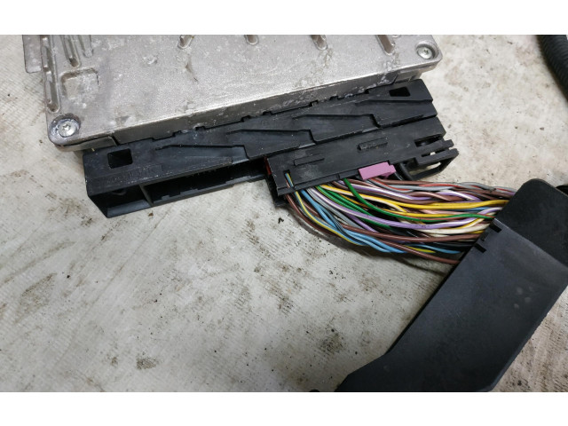 Блок управления двигателем Блок управления 30637733   Volvo XC90