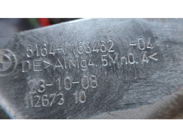 Другая деталь отсека двигателя