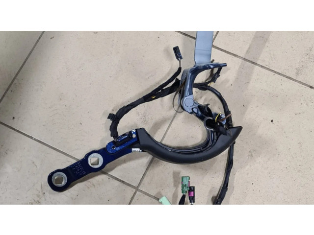 Петля (петли) задней крышки