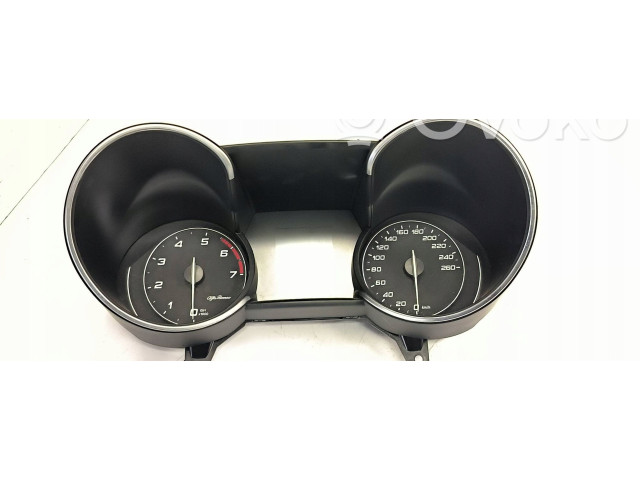 Přístrojová deska Alfa Romeo Giulia 2016 10R057825