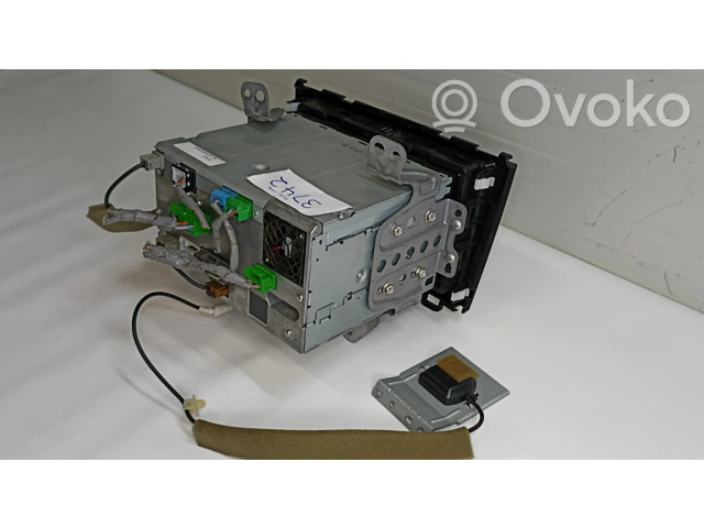 Радио/ проигрыватель CD/DVD / навигация