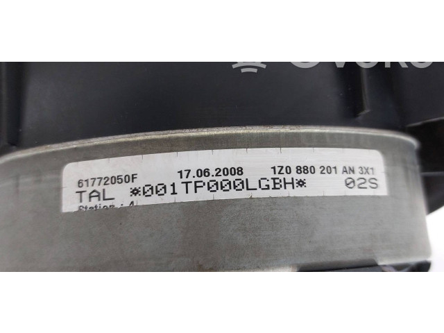 Подушка безопасности водителя 1Z0864207 Skoda Octavia Mk2 (1Z)