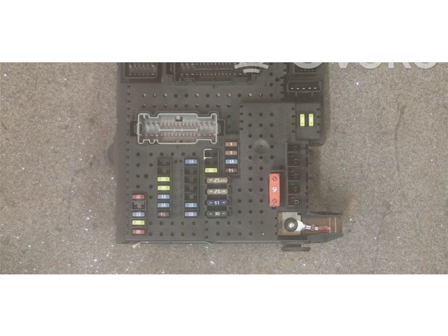 Блок предохранителей 8676391 Volvo S80