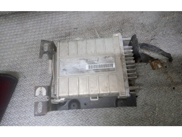 Блок управления двигателя 893907383B, 71816762   Volkswagen Golf II