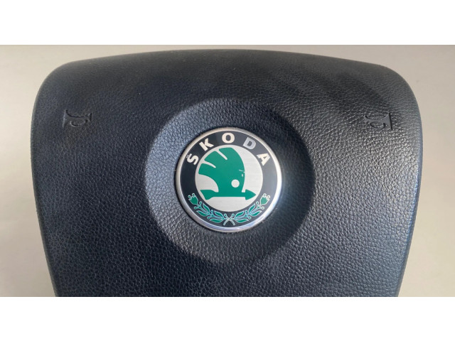 Подушка безопасности водителя 1Z0880201AE Skoda Octavia Mk2 (1Z)