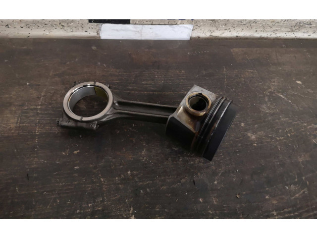  Поршень CRLB 04L107065A, 04L105401A  Volkswagen PASSAT B8  