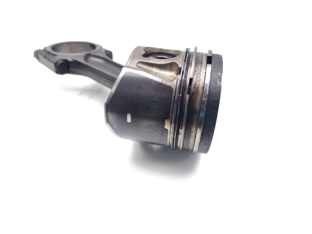  Поршень с шатуном D4204T D4204T  Volvo V50  