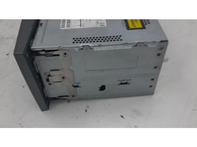 Радио/ проигрыватель CD/DVD / навигация