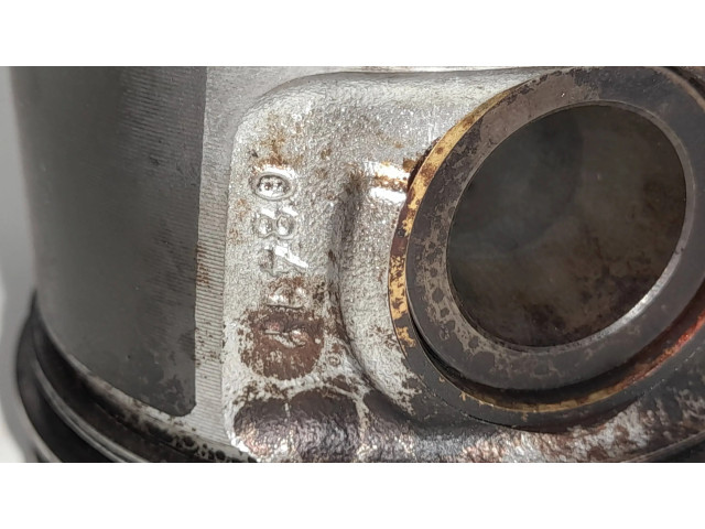 Píst 0841Y BMW 5 F10 F11 pro naftový motor 5.0