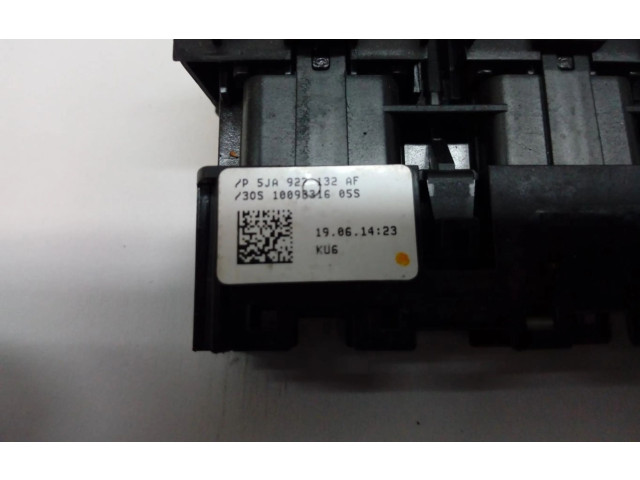 Блок управления двигателя 5JA927132AF   Skoda Rapid (NH)