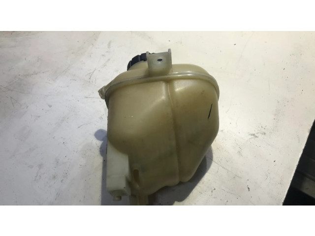 Расширительный бачок охлаждающей жидкости