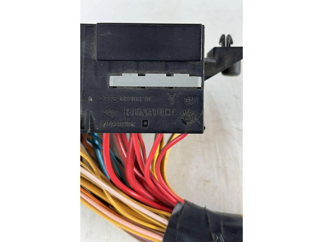 Блок предохранителей 7703297597, 7703297597   Dacia Sandero    