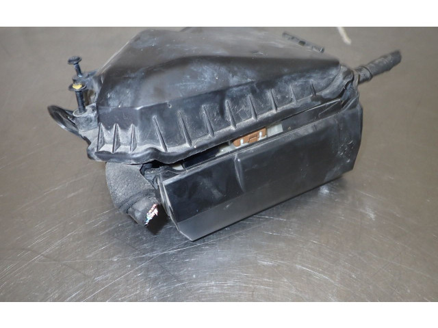 Блок предохранителей  8200683706   Renault Clio III    