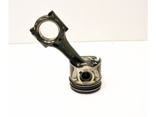 Píst 69012E24B Opel Astra J