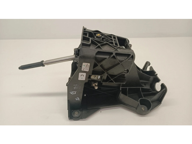 Механизм переключения передач (кулиса) (в салоне)