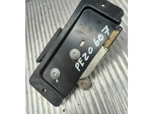 Zámek zadních dveří Peugeot 607 2001