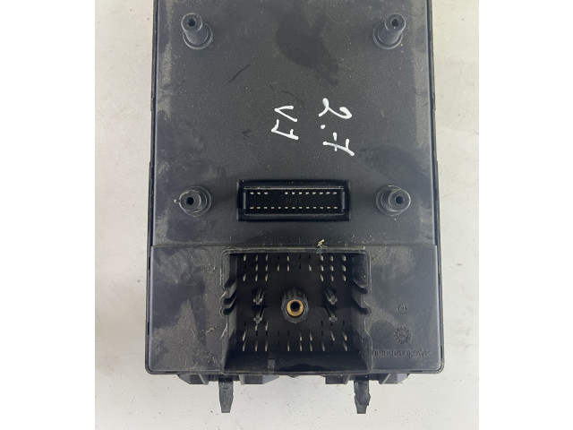 Блок предохранителей 04831433AA, 518722202   Jeep Grand Cherokee (WJ)    