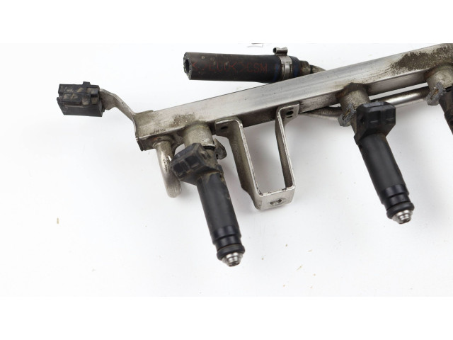 Vstřikovací lišta 06B133317L, 06B133551Q Volkswagen PASSAT B5.5