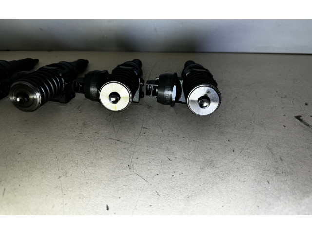 Комплект форсунок 038130073AG, 0414720215    Volkswagen Touran I   