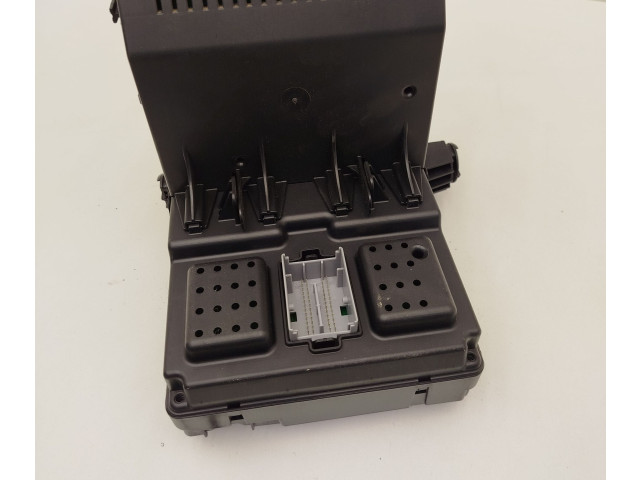 Блок предохранителей 30765646, 28043321 Volvo V70