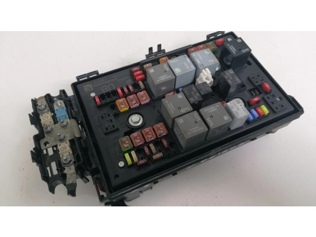 Pojistková skříňka 13368644 Opel Zafira C 2013