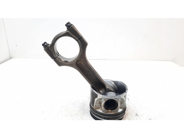 Píst BMW 5 E60 E61 pro naftový motor 2.5 M57D25 (256D2)