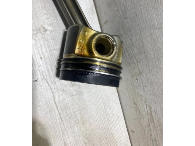 Поршень с шатуном cxx Skoda Octavia Mk3 (5E)