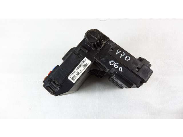Блок предохранителей 30765646   Volvo V70    