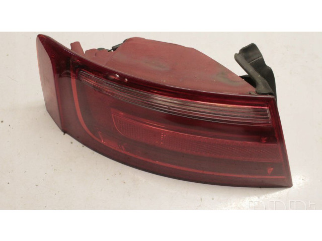 Задний фонарь в кузове