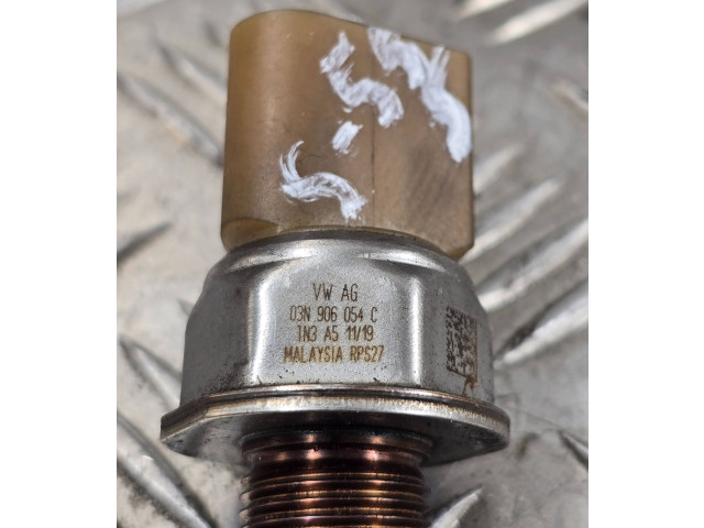 Vstřikovací lišta 03N906054C Audi A8 S8 D5 CZA