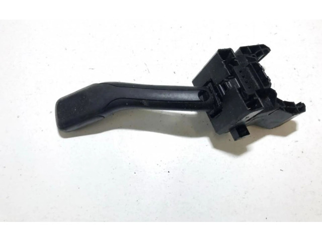 Ручка стеклоочистителей    Volkswagen PASSAT B5