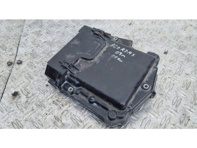 Другая деталь отсека двигателя