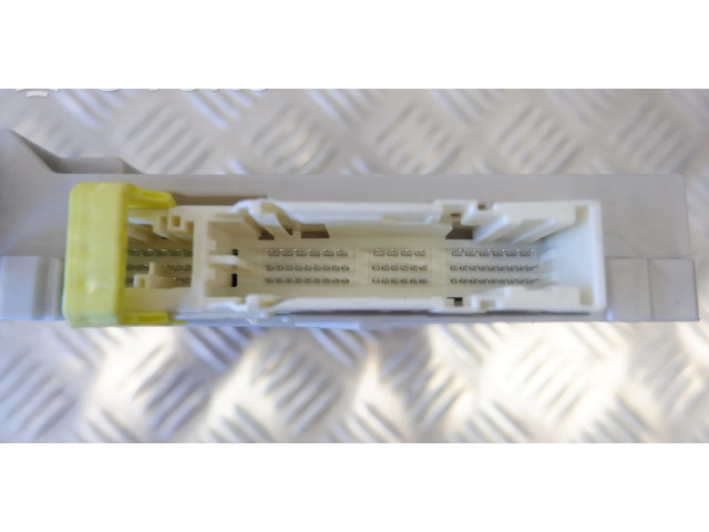   Pojistková skříňka 8273030L40   Lexus GS 250 350 300H 450H 2013