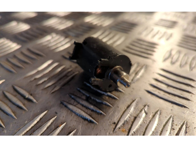 Двигатель очистителей       Mercedes-Benz C W203  2000 - 2007 года   