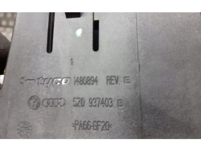 Блок предохранителей 5Z0937403B Skoda Fabia Mk1 (6Y)