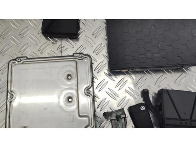 Комплект блоков управления 04L907309R, 5Q0937086AH   Volkswagen PASSAT B8