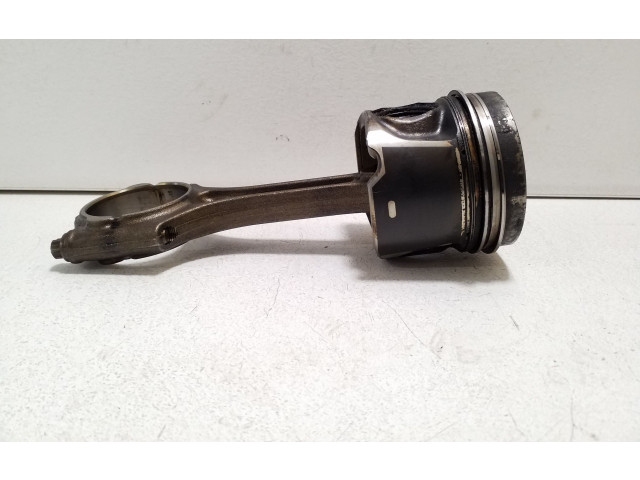  Поршень с шатуном  82L175  Volvo XC60  